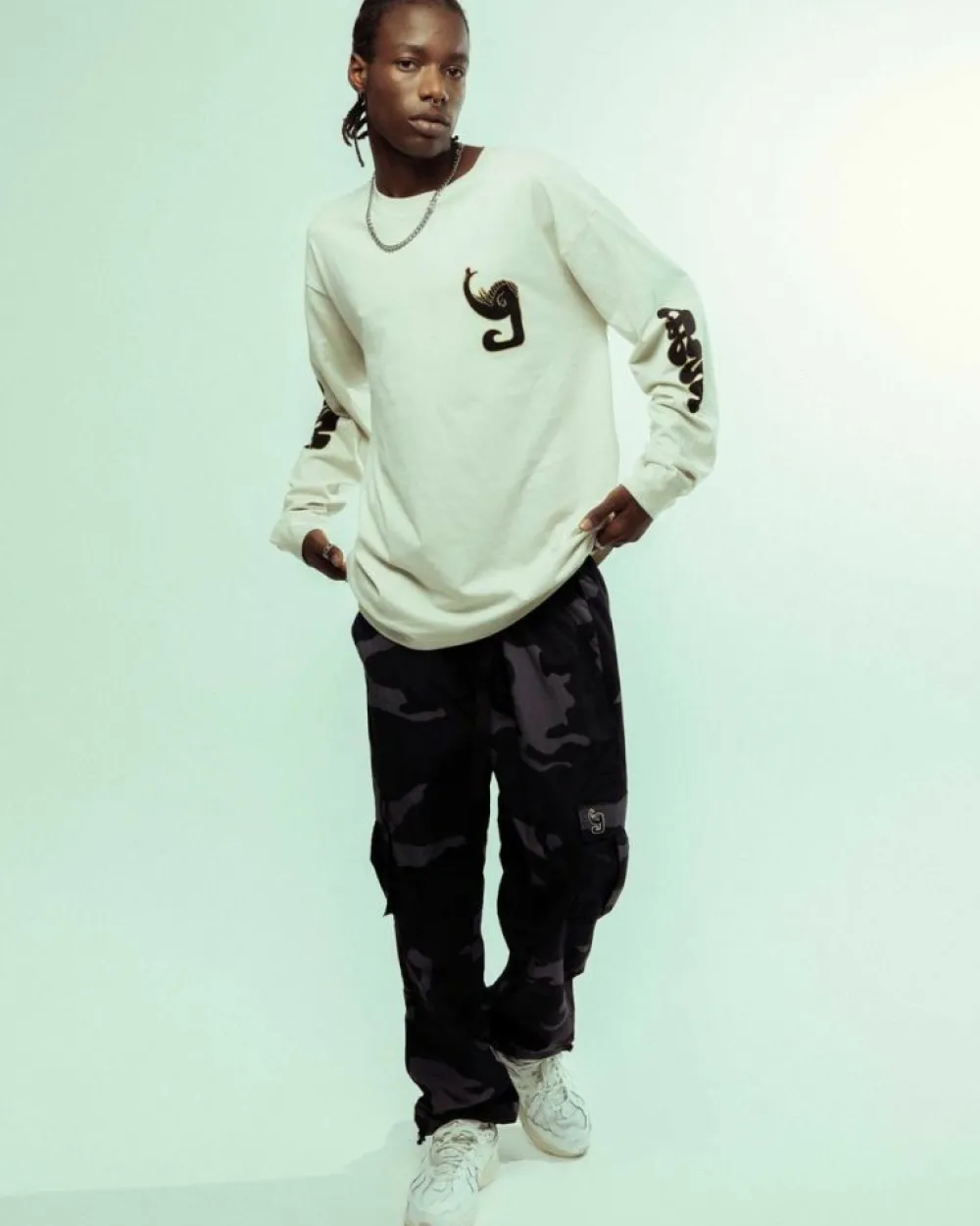 Grimey Camiseta Manga Larga. Tusker Temple - White | Fw23 Store